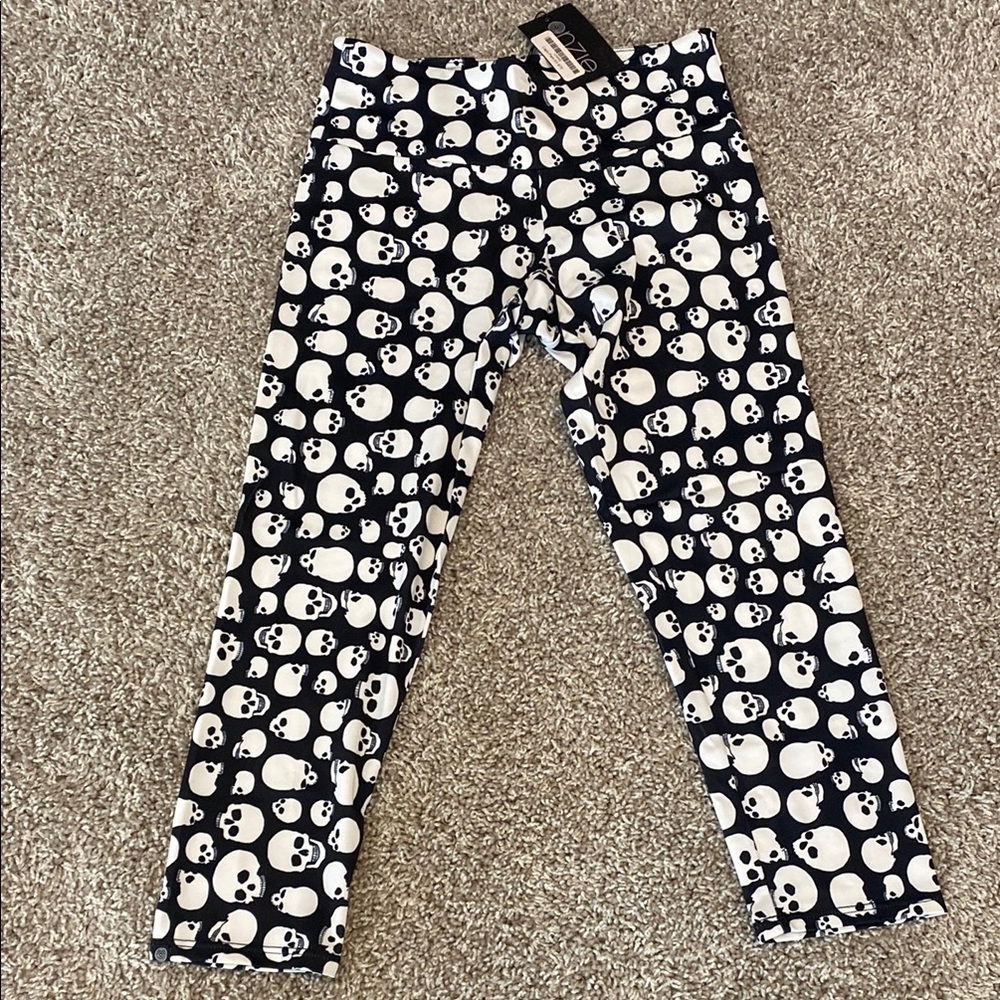 Onzie skull capri pant. BNWT. Size XS